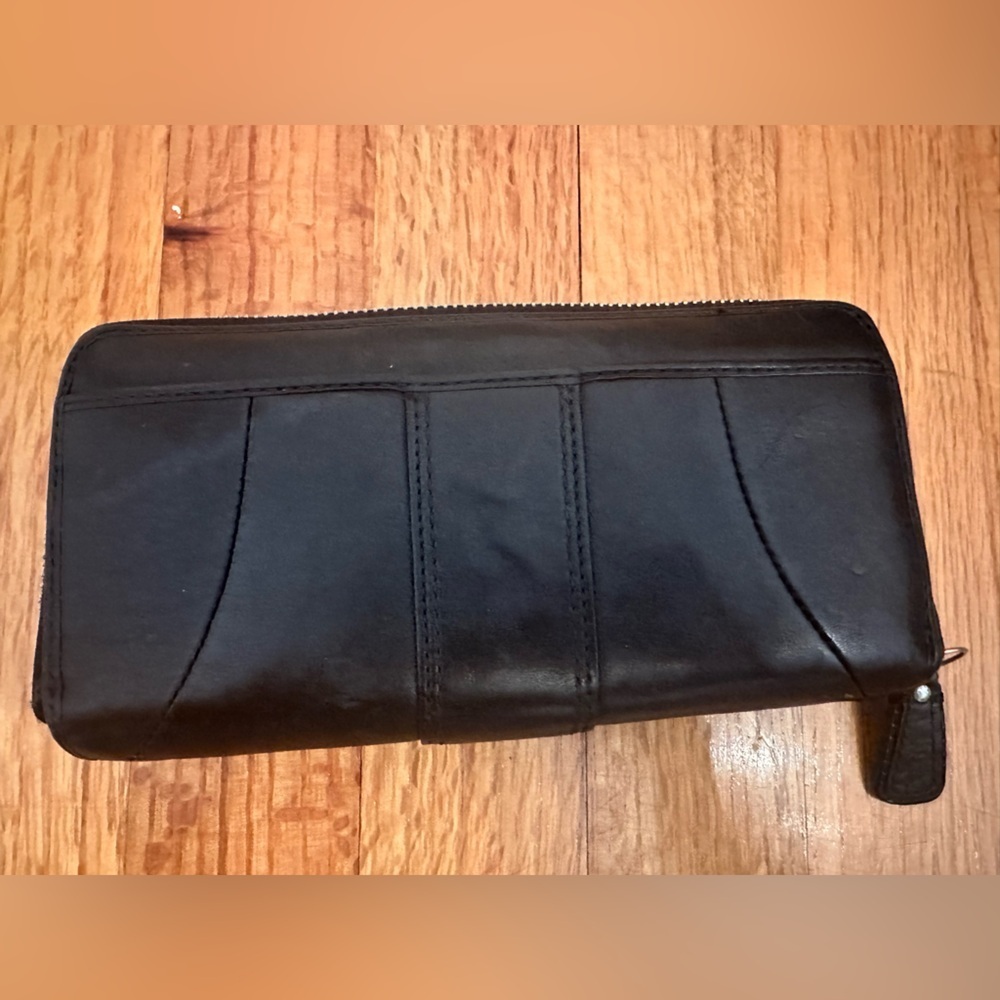 COACH  Soho wallet featuring a distinctive silver-tone buckle accent - Picture 3 of 10